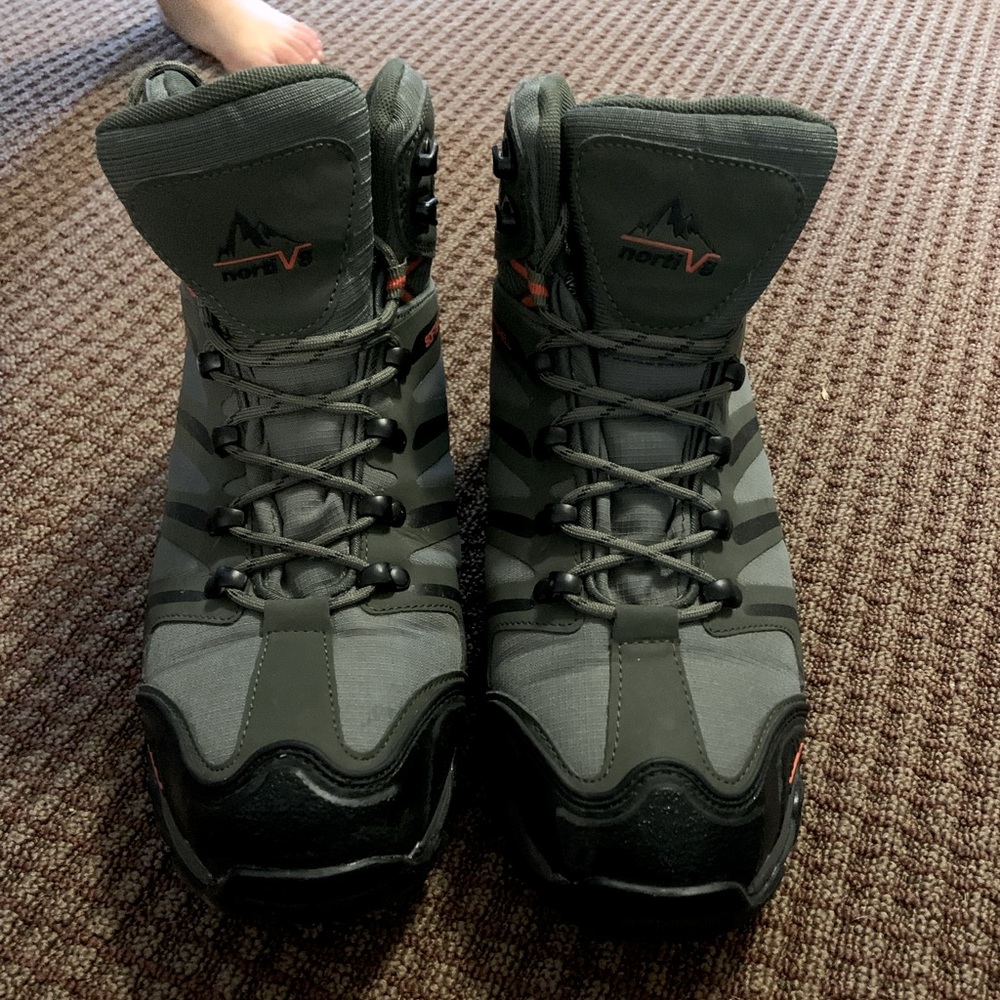 Nortiv 8 Men’s olive green hiking boots, size 9